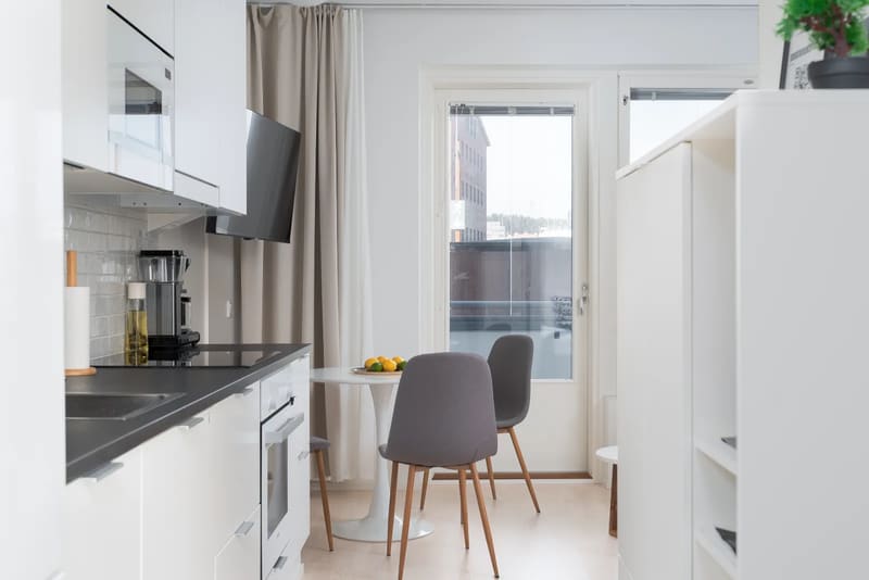 Lutakko Solo – yksiö parvekkeella – Rahulihomes Lutakko, Jyväskylä · 2