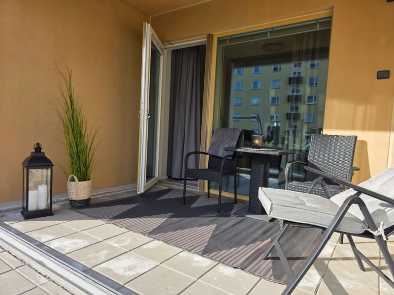 City Studio terassilla ja vuodesohvalla – Rahulihomes City Centre Jyväskylä, Jyväskylä · 2